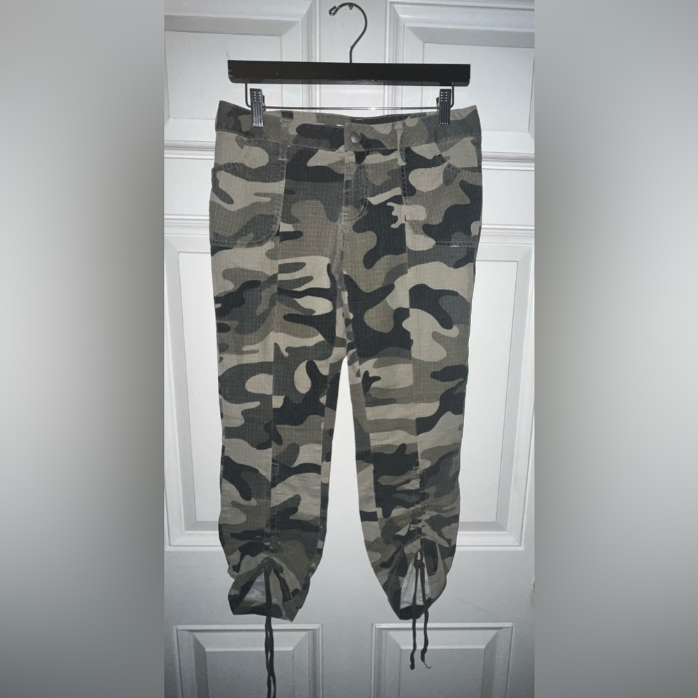 Y2k Charlotte Russe camo print capris